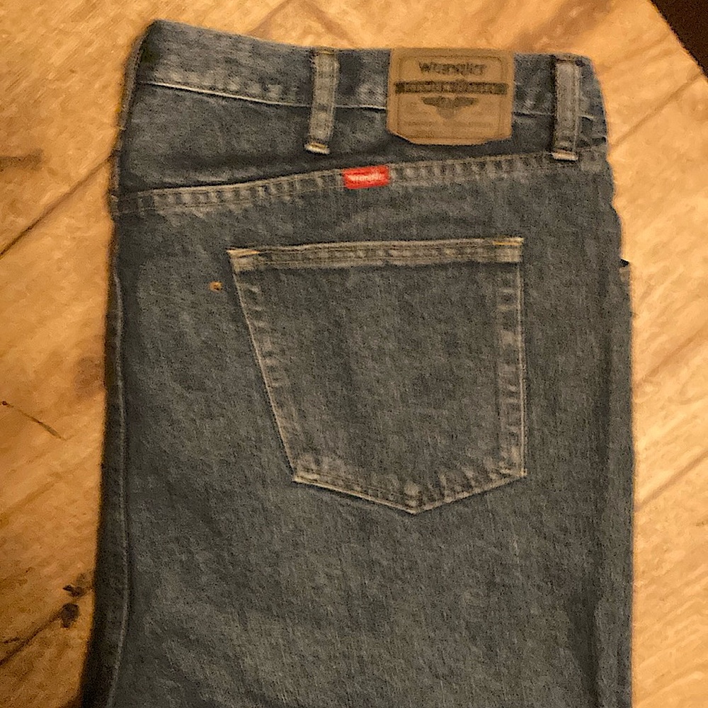 Men’s Regular fit 46x30 Wrangler jeans